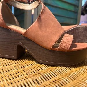 VEUC wonderfly suede wedge sandals with ankle strap